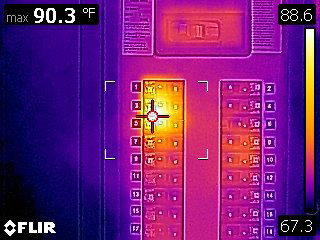 FLIR a lancé cinq nouvelles caméras thermiques lors du CES 2017 : les FLIR ONE de troisième génération, les caméras thermiques et visibles pour drones FLIR Duo et la caméra FLIR C3 robuste pour les professionnels